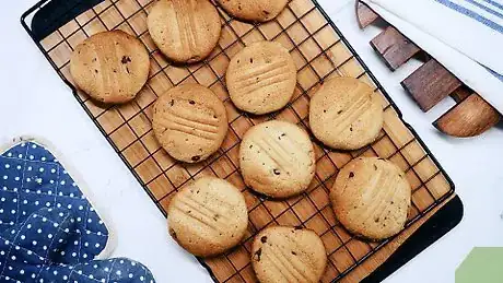 Imagen titulada Make Chocolate Chip Cookies Step 18