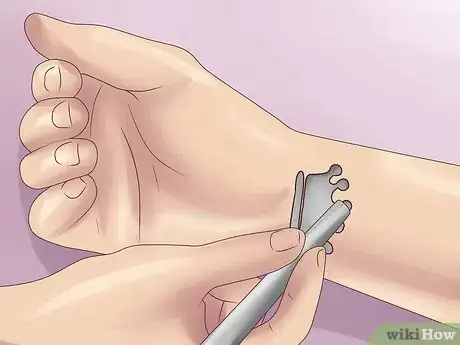 Imagen titulada Remove a Tattoo at Home With Salt Step 4