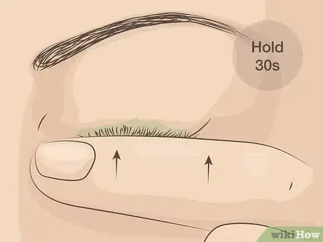 Imagen titulada Curl Your Eyelashes Without an Eyelash Curler Step 19