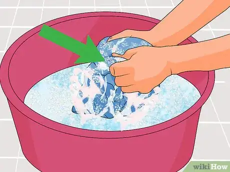 Imagen titulada Clean Candy Stains Step 15