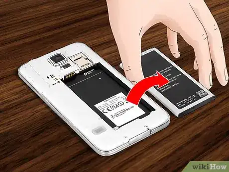 Imagen titulada Dry Out a Phone Without Rice Step 6