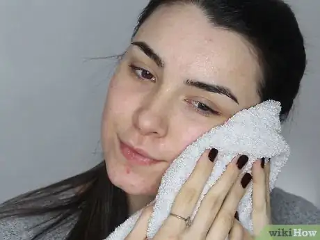 Imagen titulada Apply Foundation with a Sponge Step 1