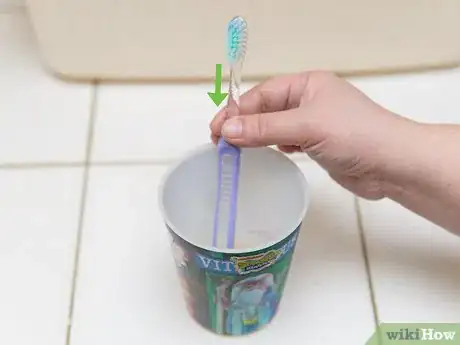 Imagen titulada Keep a Clean Toothbrush Step 2