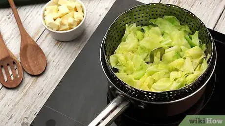 Imagen titulada Cook Cabbage Step 8