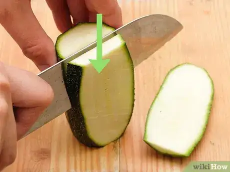 Imagen titulada Cut Zucchini Step 7