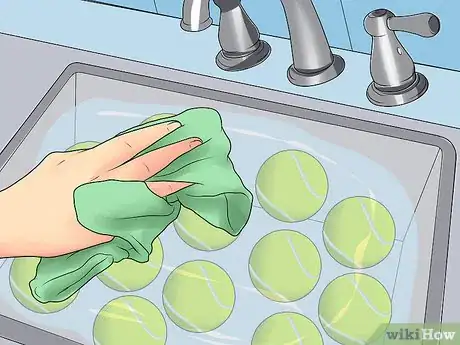 Imagen titulada Clean Tennis Balls Step 4