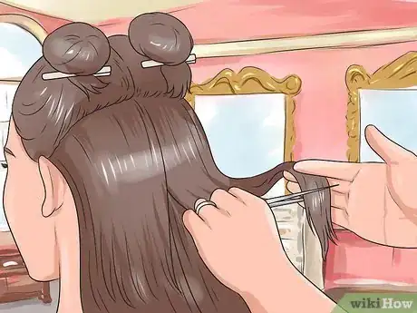 Imagen titulada Cut Hair in Layers Step 7