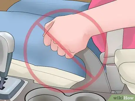 Imagen titulada Handle a Stuck Accelerator Pedal Step 5