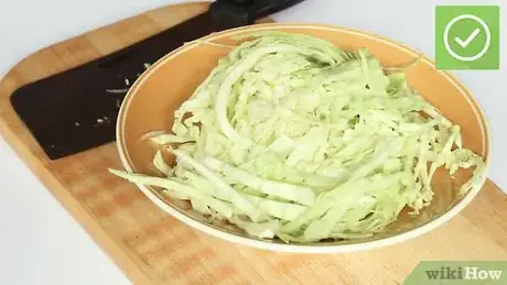 Imagen titulada Shred Lettuce and Cabbage, Restaurant Style Step 9