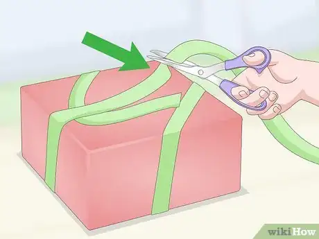 Imagen titulada Tie a Ribbon Around a Box Step 13