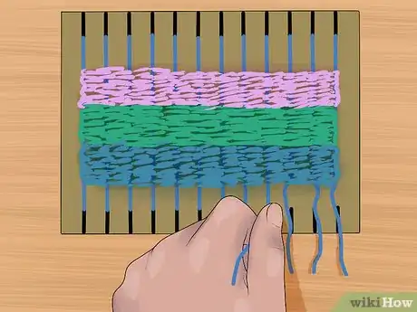 Imagen titulada Weave on a Loom Step 19