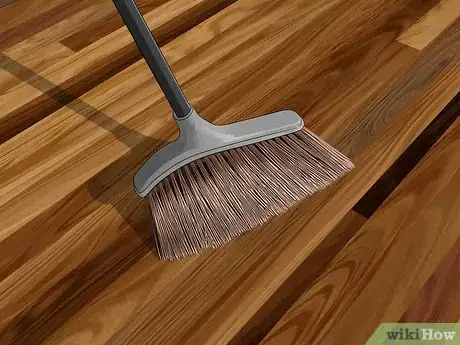 Imagen titulada Clean Hardwood Floors with Vinegar Step 1