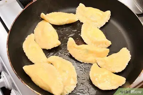 Imagen titulada Make Pierogies Step 17