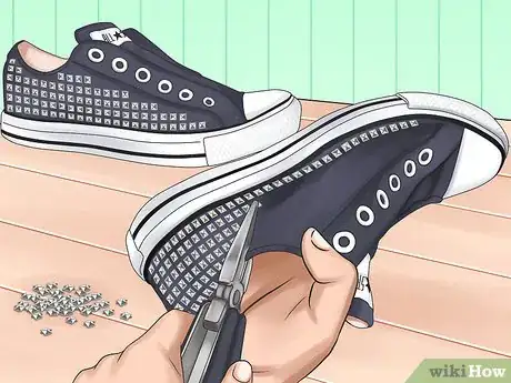 Imagen titulada Customize Your Converse Shoes Step 1