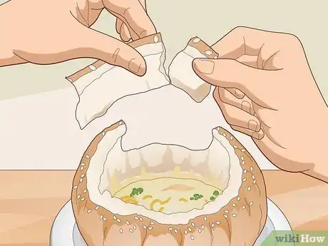 Imagen titulada Eat Soup Served in a Bread Bowl Step 4