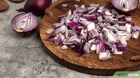 Imagen titulada Store a Cut Onion Step 1