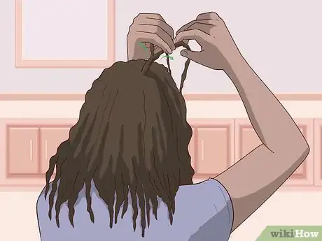 Imagen titulada Grow Dreadlocks Free Form or Twist & Rip Step 4.jpeg