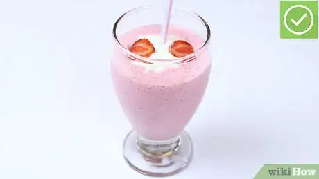 Imagen titulada Make Strawberry Milkshakes Step 14