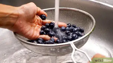 Imagen titulada Clean Blueberries Step 11