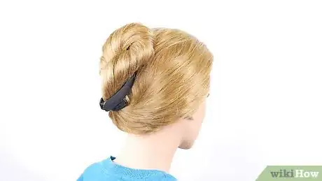 Imagen titulada French Twist Hair Step 25