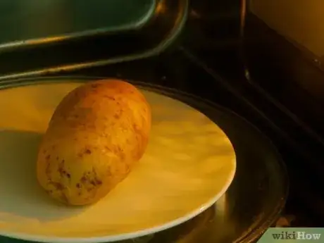 Imagen titulada Cook a Potato in the Microwave Step 3