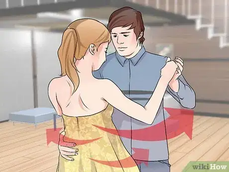 Imagen titulada Slow Dance at a Formal or Semi Formal Dance Step 6