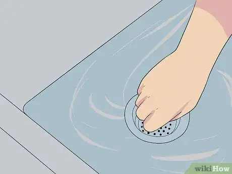 Imagen titulada Clean a Bathtub with Bleach Step 10