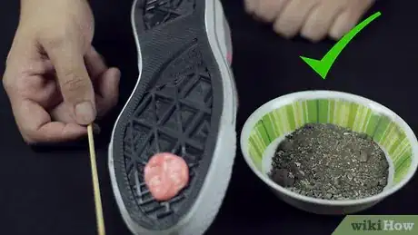 Imagen titulada Remove Gum from a Shoe Step 16