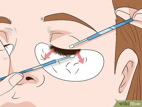 Imagen titulada Remove Eyelash Extensions Step 9