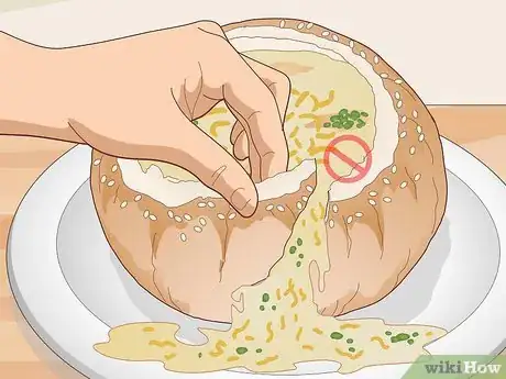 Imagen titulada Eat Soup Served in a Bread Bowl Step 5