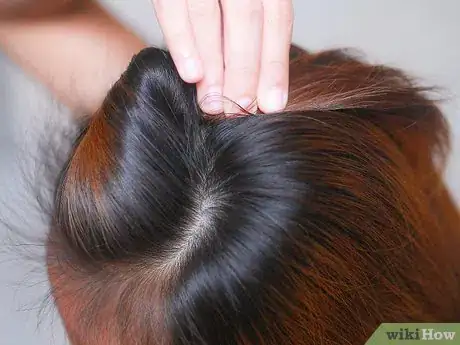 Imagen titulada Do Hairstyles With a Twisty Bump Step 16