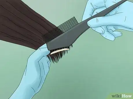 Imagen titulada Apply a Hair Relaxer Step 10