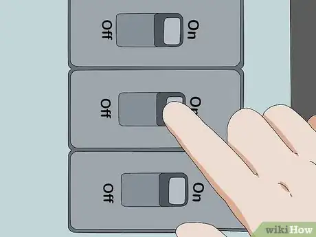 Imagen titulada Change a Circuit Breaker Step 18