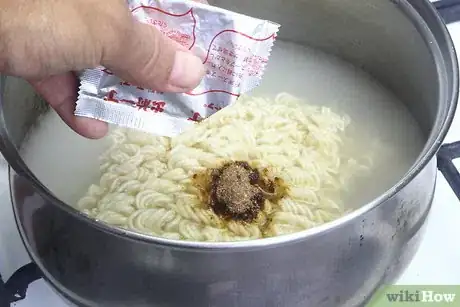 Imagen titulada Add an Egg to Ramen Step 13