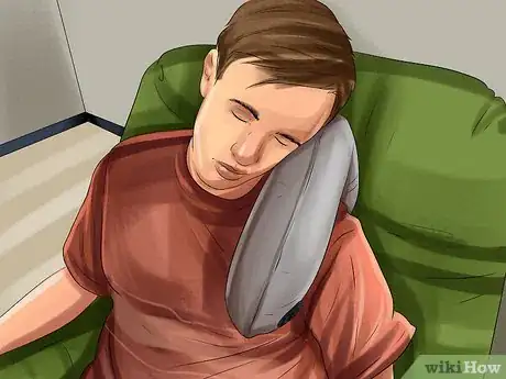 Imagen titulada Use a Travel Pillow Step 7