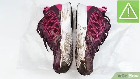 Imagen titulada Clean Muddy Running Shoes Step 2