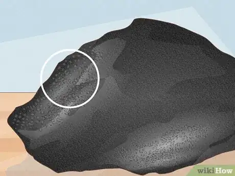 Imagen titulada Tell if the Rock You Found Might Be a Meteorite Step 3