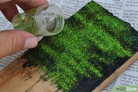 Imagen titulada Apply Glitter to Wood Step 24