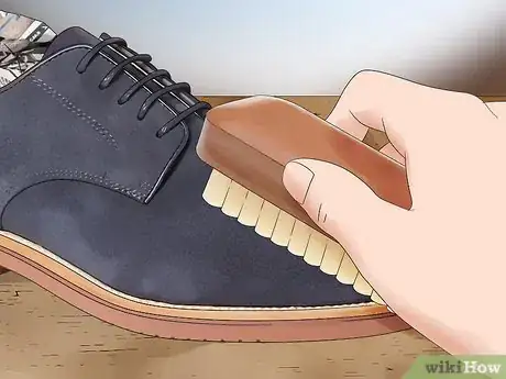 Imagen titulada Remove Dye from Suede Shoes Step 12