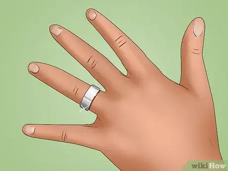 Imagen titulada Make a Ring from a Silver Coin Step 9