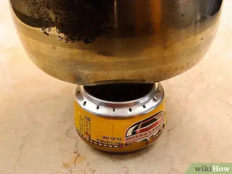 Imagen titulada Make a Simple Beverage Can Stove Step 12