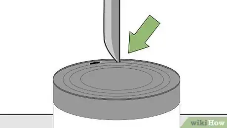 Imagen titulada Open a Can Without a Can Opener Step 4