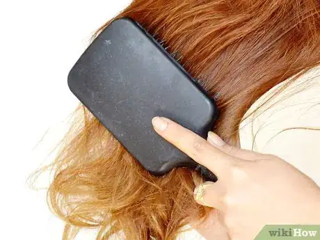 Imagen titulada Get Curly Hair to Turn Into Wavy Hair Step 20