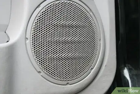 Imagen titulada Fix a Hole in a Car Audio Speaker Step 1