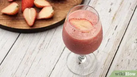 Imagen titulada Make a Simple Strawberry Smoothie Step 14