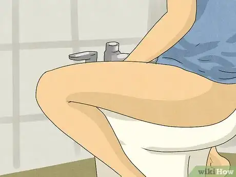 Imagen titulada Do You Use a Bidet Before or After Wiping Step 5