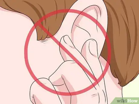 Imagen titulada Get Blackheads Out of Your Ear Step 10