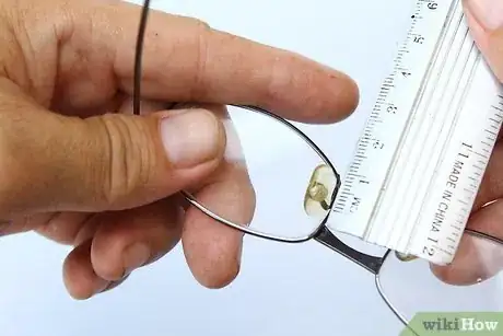 Imagen titulada Replace Nose Pads on Glasses Step 7