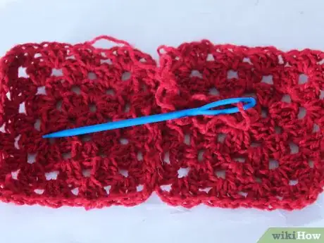 Imagen titulada Attach Granny Squares Step 28