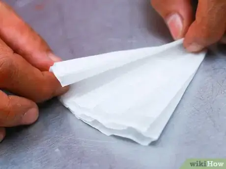 Imagen titulada Make Homemade Paper Flowers Step 14